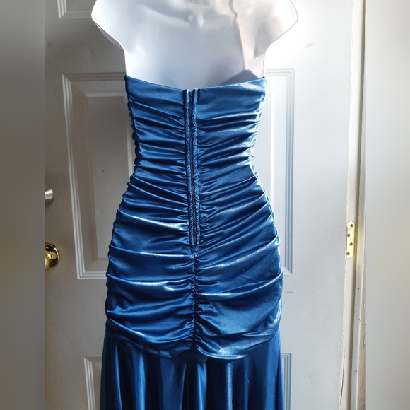 Mermaid Style Dress - Picture 7 of 15